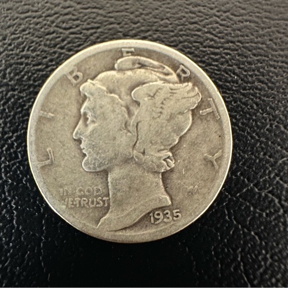1935 Mercury Dime – 90% Silver | Vintage U.S. Coin (No Mint Mark) - Picture 1 of 4